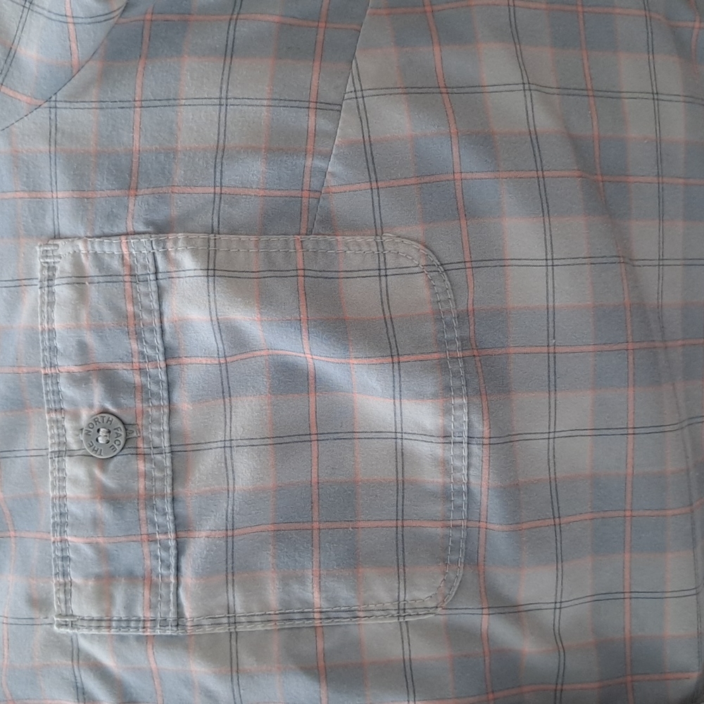 The North Face Women's Plaid Button-Up Camp Shirt | Size Small | Gray/Coral - Picture 9 of 9